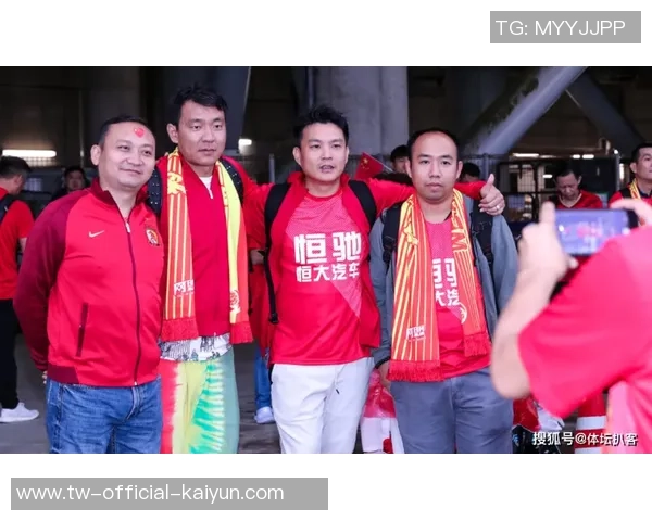 富力特城足球俱乐部携手社区共建足球文化助力青少年成长与发展 富力特城足球俱乐部携手社区共建足球文化助力青少年成长与发展